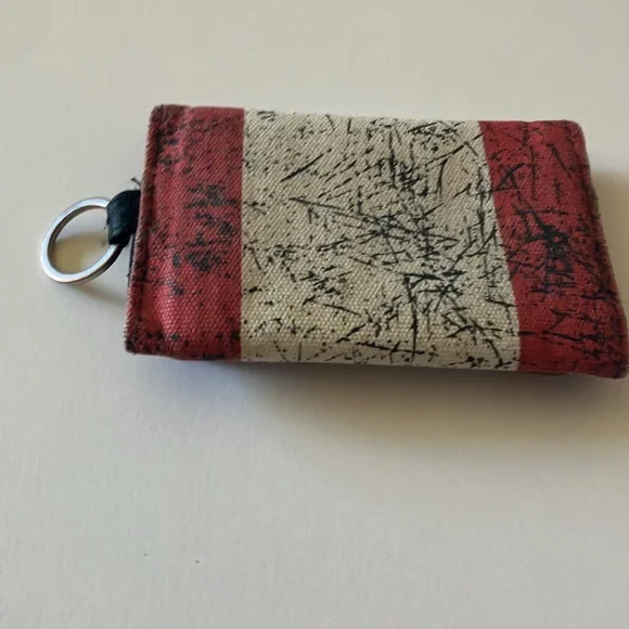 Robin Ruth Canada Wallet - Picture 2 of 9